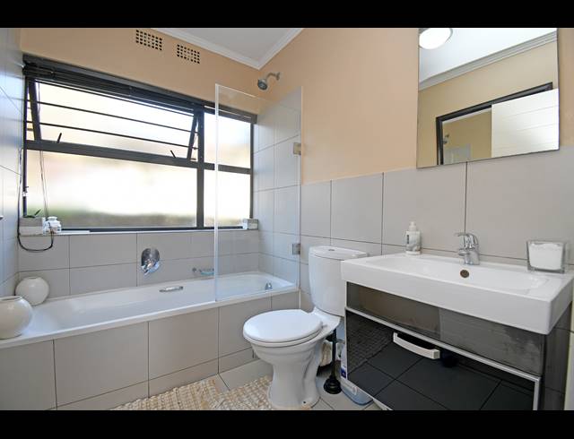 2 BEDROOM APARTMENT FOR SALE IN NORTH RIDING AH